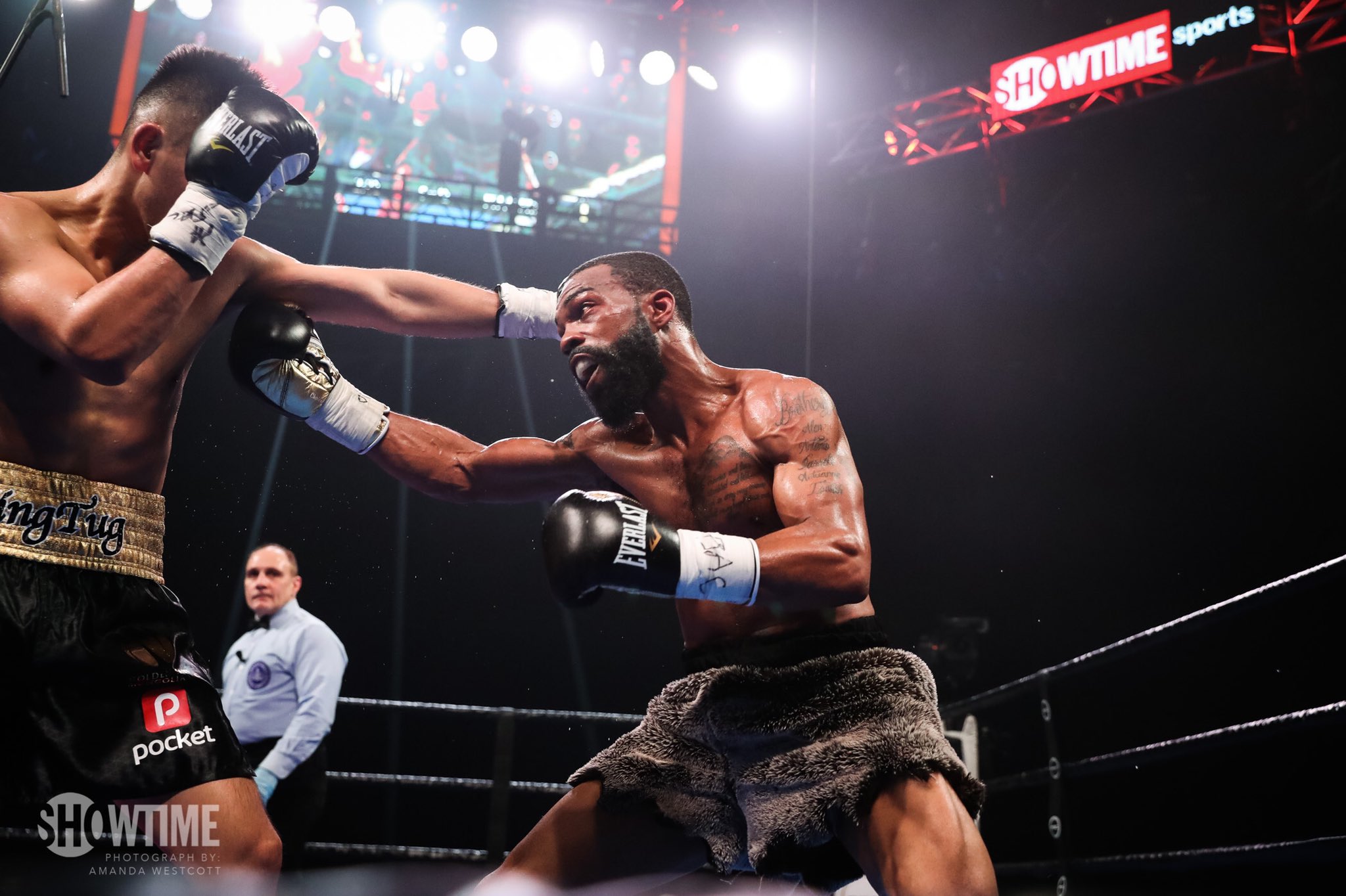 Gary Russell’s Speed Keeps Nyambayar at Bay – Boxing Action 24